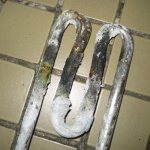 How to clean the heating element in a washing machine